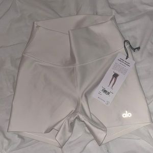 High waist airlift short in ivory